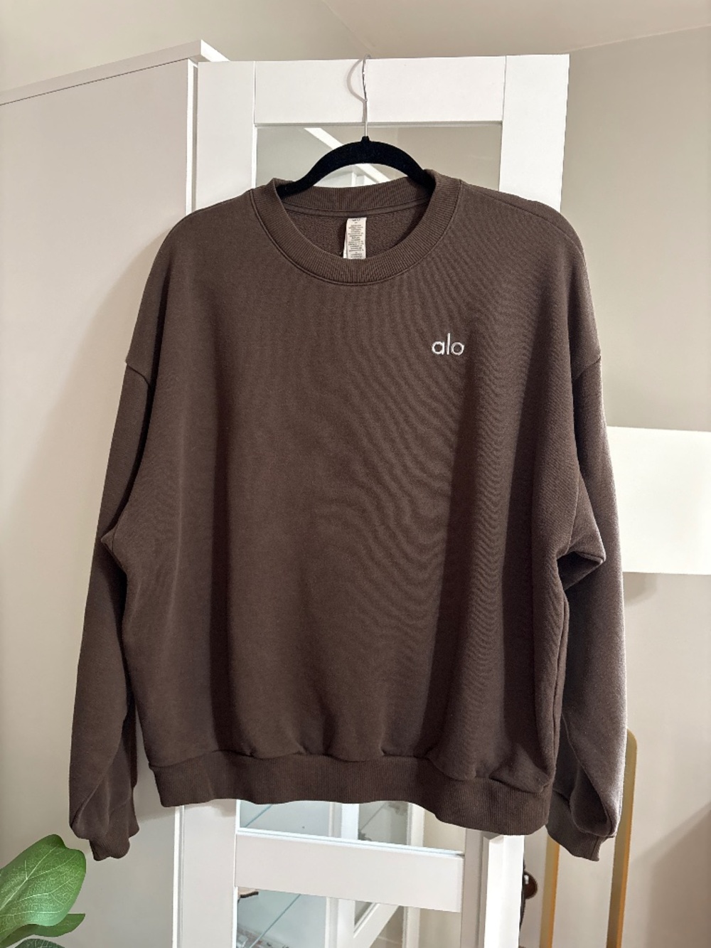 ALO Yoga Accolade Crew Neck Sweatshirt Brown size Medium